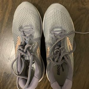 Brooks Adrenaline GTS 20 - Like New / Women's 8
